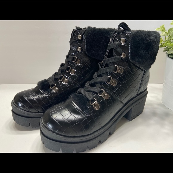 NEW Sugar Cullin Womens Faux Fur Leather Boots - Picture 1 of 8